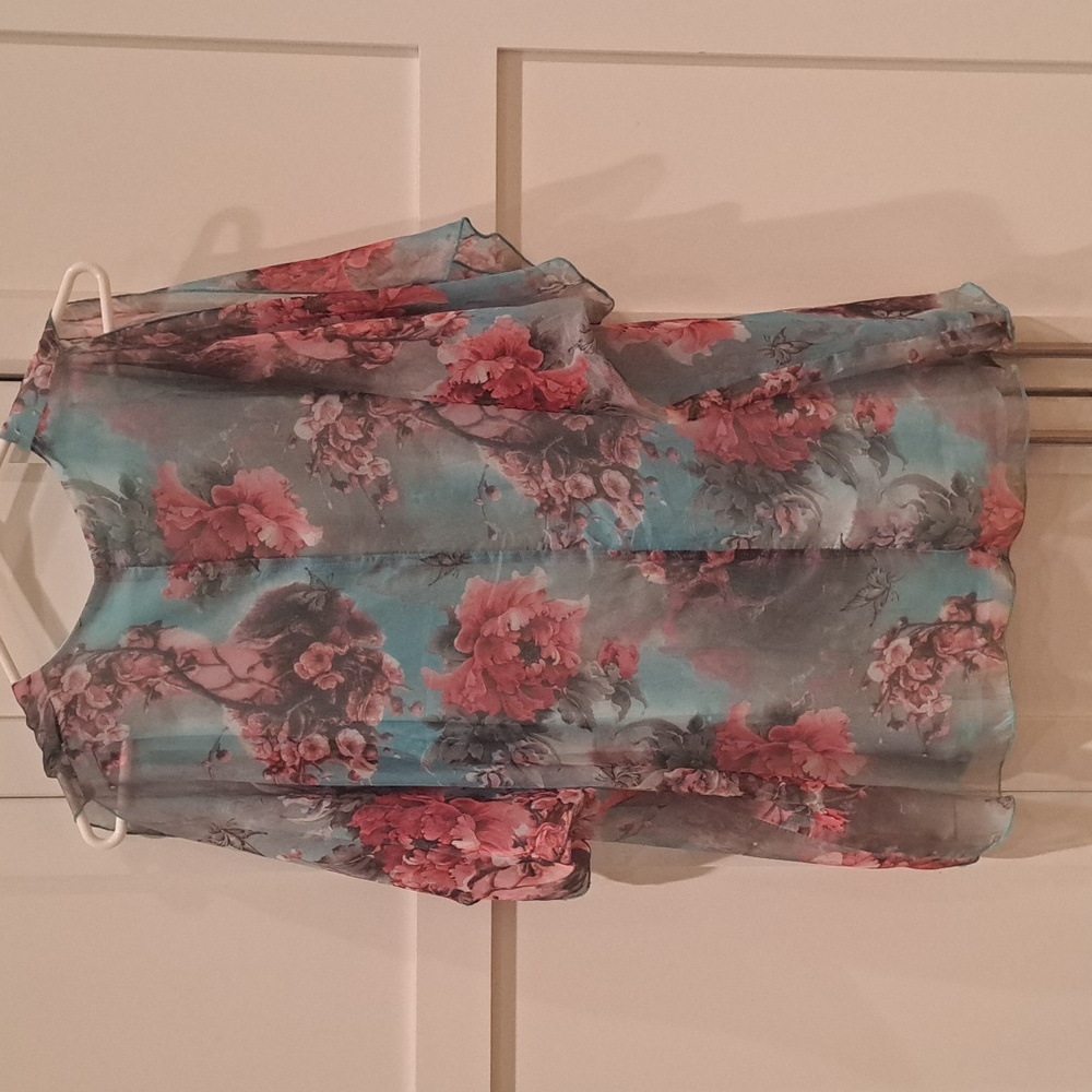 Floral V-Neck Chiffon Top - Picture 5 of 5